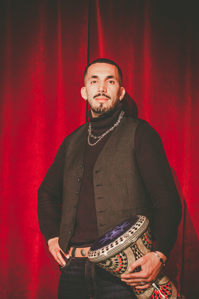 Ali Bamba — percusión